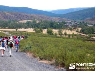 Majaelrayo - Pueblos arquitectura negra - Campillejo; calzado para senderismo